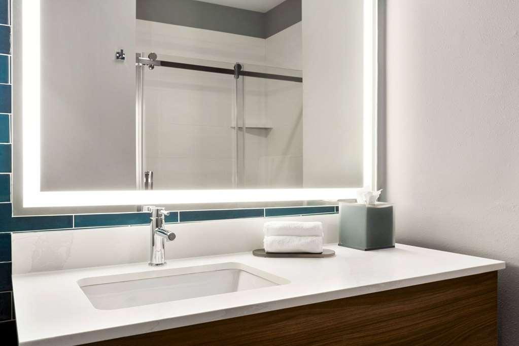 Hawthorn Mount Laurel Hotel Room photo